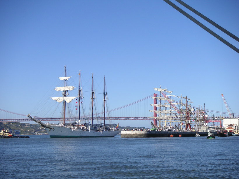 72 Żaglowce wyruszają z portu Lizbona